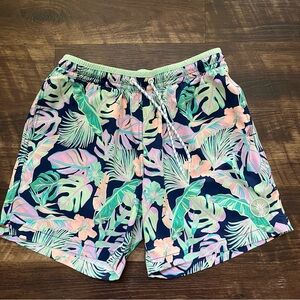 Chubbies 5.5” pastel leaves floral pull on swim trunks shorts Sz medium beachy